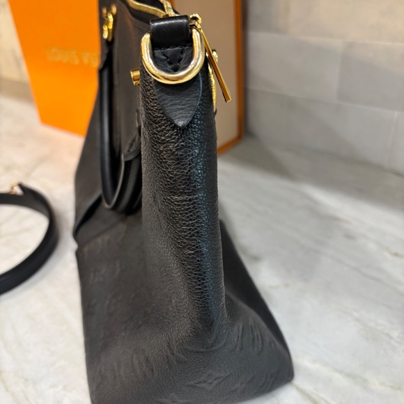 Louis Vuitton V Tote MM Noir - Picture 4 of 16
